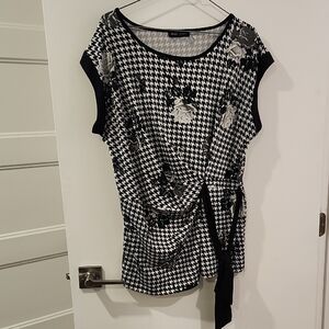 P2P 23.5" Mandy Evans Black and White Blouse
